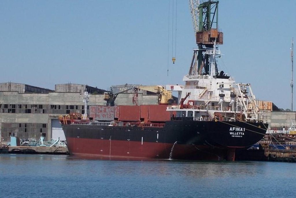 Ρυμουλκήθηκε στην Ελευσίνα το φορτηγό πλοίο «AFINA I»