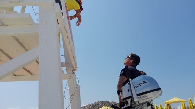 Με απίστευτο τσαμπουκά εξωλέμβιος σκάφους διέσχισε κολυμβητική περιοχή! Με απίστευτο τσαμπουκά εξωλέμβιος σκάφους διέσχισε κολυμβητική περιοχή!