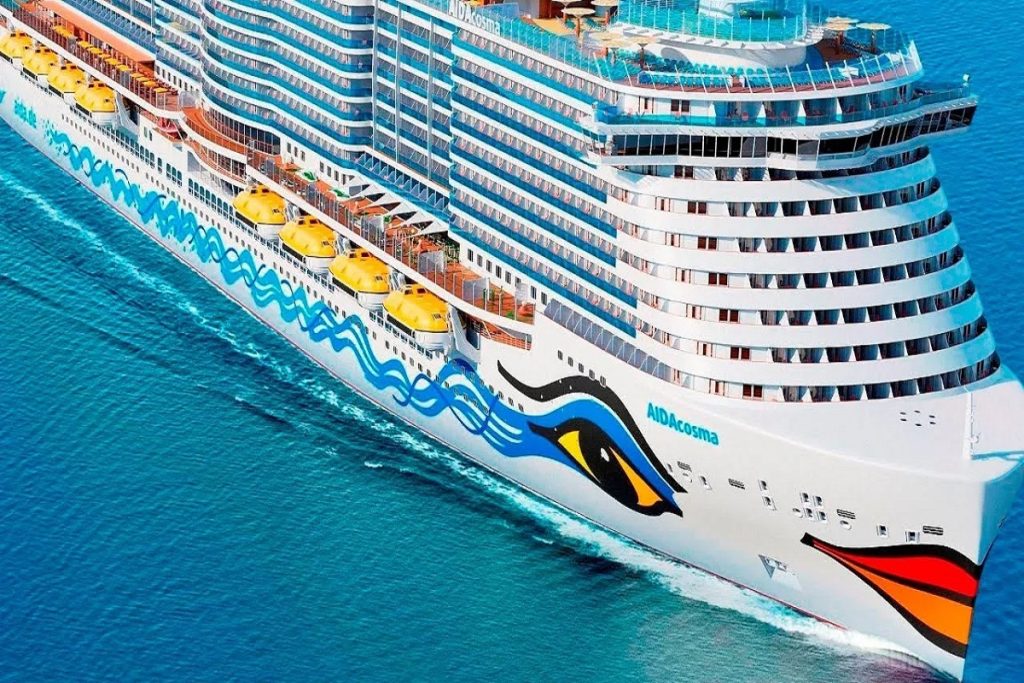 AIDAcosma : Για πρώτη φορά στον Πειραιά (video)