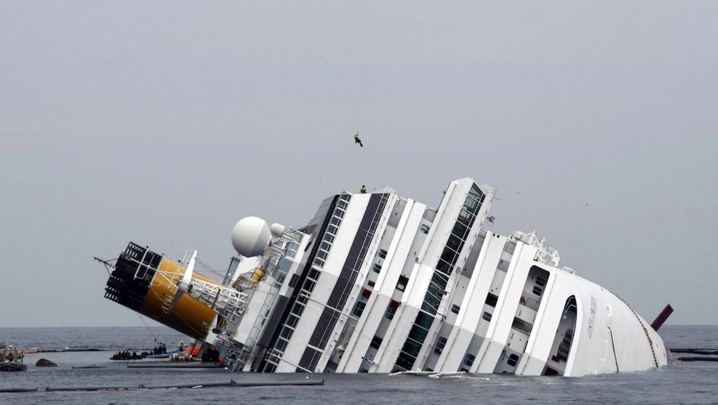 Costa Concordia: 13 χρόνια μετά το ναυάγιο - Τα τραγικά λάθη (video+photo)