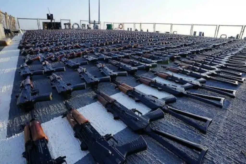 Χιλιάδες πολεμικά όπλα βρέθηκαν και κατασχέθηκαν σε ιστιοπλοϊκό από το ναυτικό των ΗΠΑ