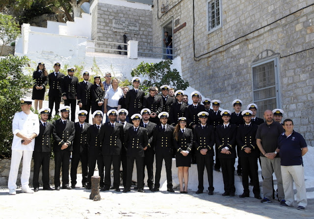 Αποχαιρετισμός για τους σπουδαστές (του 4ου έτους) από τον Διοικητή της ΑΕΝ Ύδρας Αντιπλοίαρχο Λ.Σ. Ε. Δανόπουλο