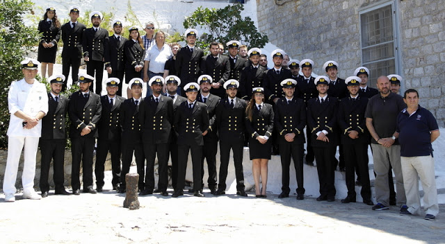 Αποχαιρετισμός για τους σπουδαστές (του 4ου έτους) από τον Διοικητή της ΑΕΝ Ύδρας Αντιπλοίαρχο Λ.Σ. Ε. Δανόπουλο