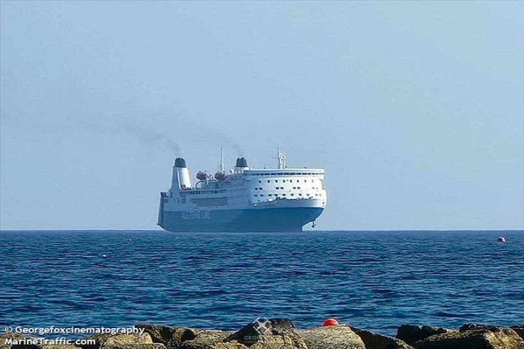 Μηχανική βλάβη παρουσίασε το ΄΄DALEELA΄΄ στον Πειραιά