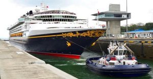 Disney_Wonder_panama