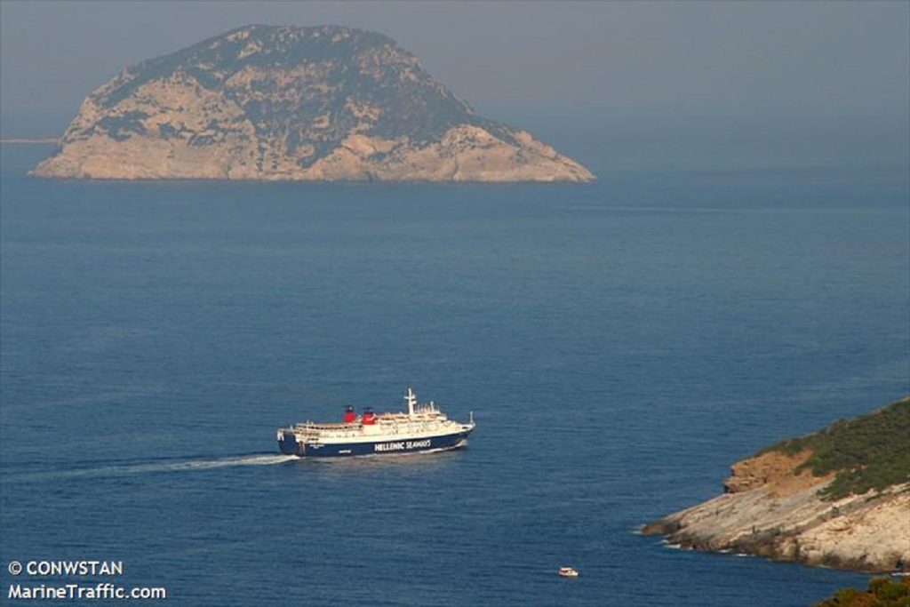 To Ε/Γ-Ο/Γ ''ΕΞΠΡΕΣ ΠΗΓΑΣΟΣ'' προσέκρουσε σε βραχονησίδα