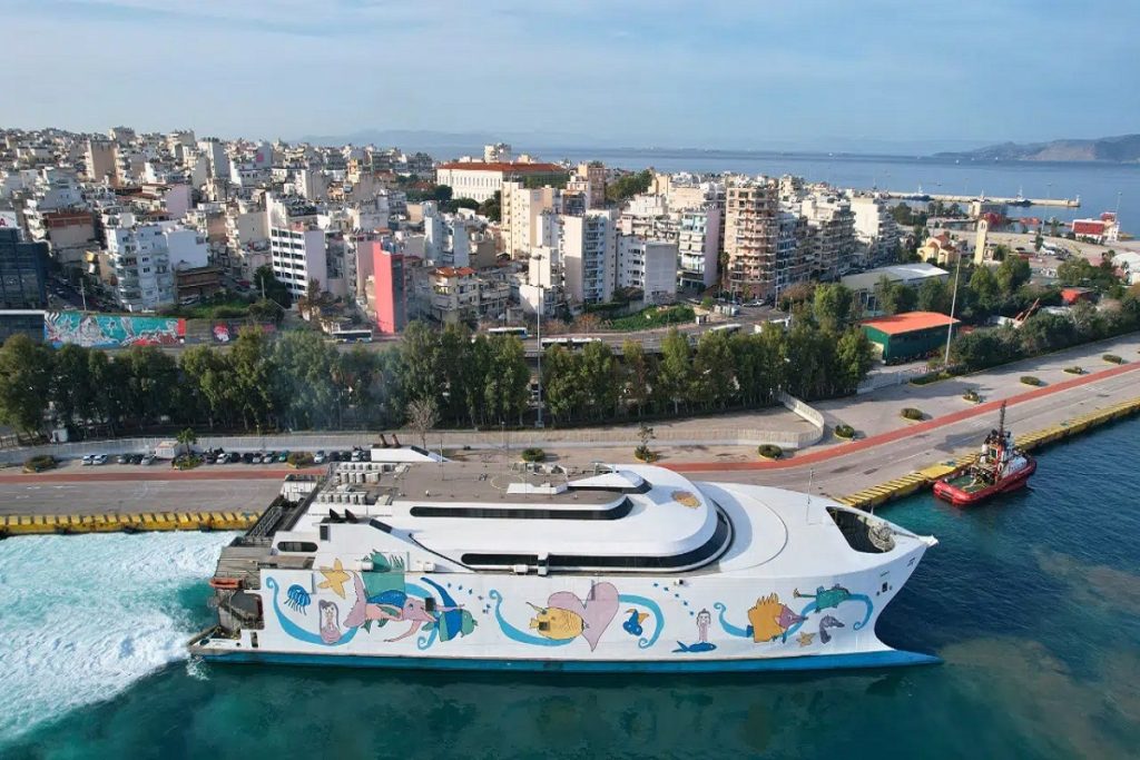 SEAJETS: EuroChampion Jet – Το νέο εντυπωσιακό ταχύπλοο της SEAJETS κατέφτασε στο λιμάνι του Πειραιά! (video)