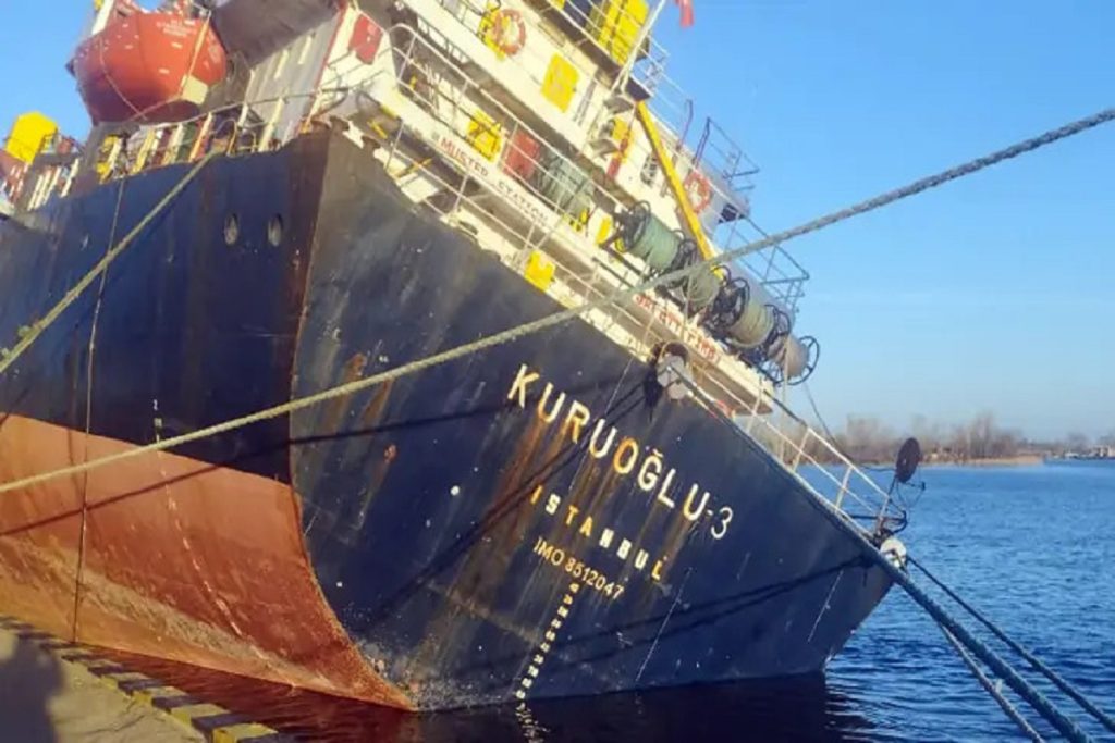 Το Τούρκικο φορτηγό πλοίο που χτυπήθηκε από πύραυλο στην Ουκρανία κινδυνεύει άμεσα να βυθιστεί