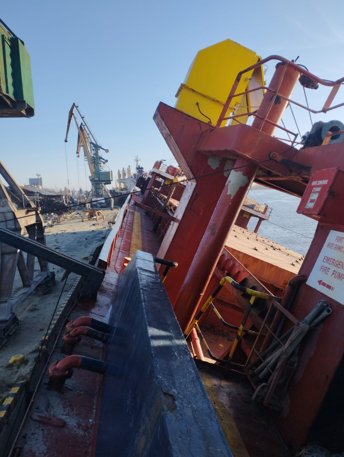 Το Τούρκικο φορτηγό πλοίο που χτυπήθηκε από πύραυλο στην Ουκρανία κινδυνεύει άμεσα να βυθιστεί