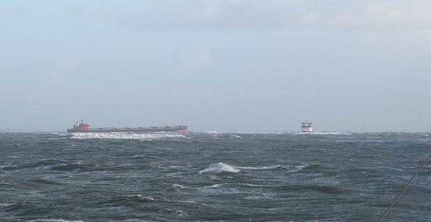 Προσάραξη Panamax στην Βόρεια Θάλασσα εξαιτίας της κακοκαιρίας (photos) Προσάραξη Panamax στην Βόρεια Θάλασσα εξαιτίας της κακοκαιρίας (photos)