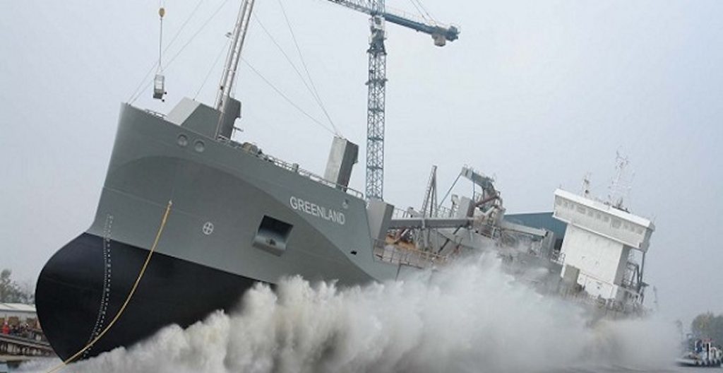 Η καθέλκυση του πρώτου κινούμενου με LNG πλοίου μεταφοράς ξηρού φορτίου (video)