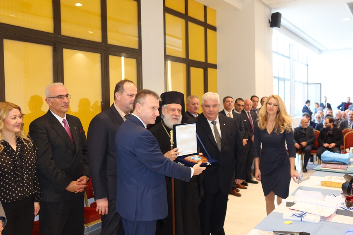 Τιμήθηκε από την ΠΕΠΕΝ ο μητροπολίτης Σύρου Δωρόθεος Β’