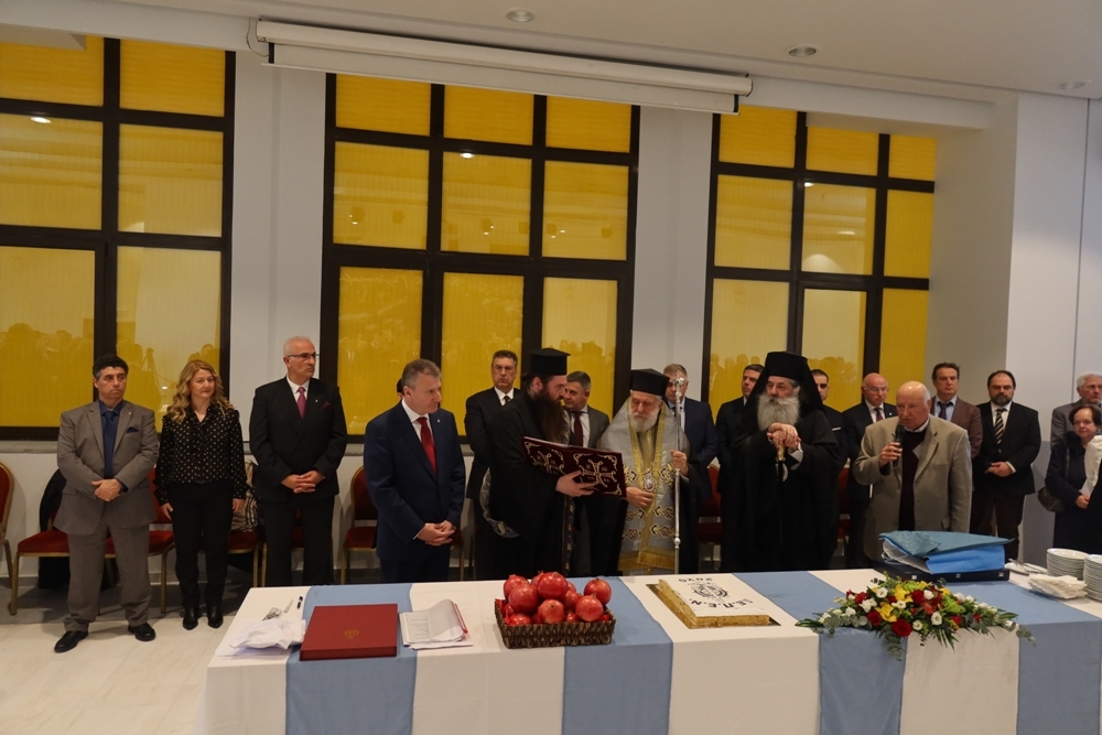 Τιμήθηκε από την ΠΕΠΕΝ ο μητροπολίτης Σύρου Δωρόθεος Β’