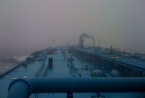 Θυμάμαι μια φορά που ήμουν μπαρκαρισμένος την περίοδο των Χριστουγέννων. Μια περίοδο του χρόνου στην οποία δεν υπάρχει κάτι καλύτερο από το να βρίσκεσαι στο σπίτι σου. Τα Χριστούγεννα στο καράβι δεν είναι κάτι εύκολο για τους ναυτικούς.