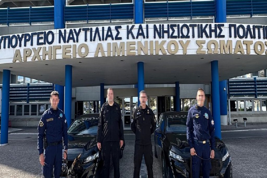 YNANΠ: Απονομή πτυχίων σε δύο νέους συνοδούς – χειριστές αστυνομικών σκύλων