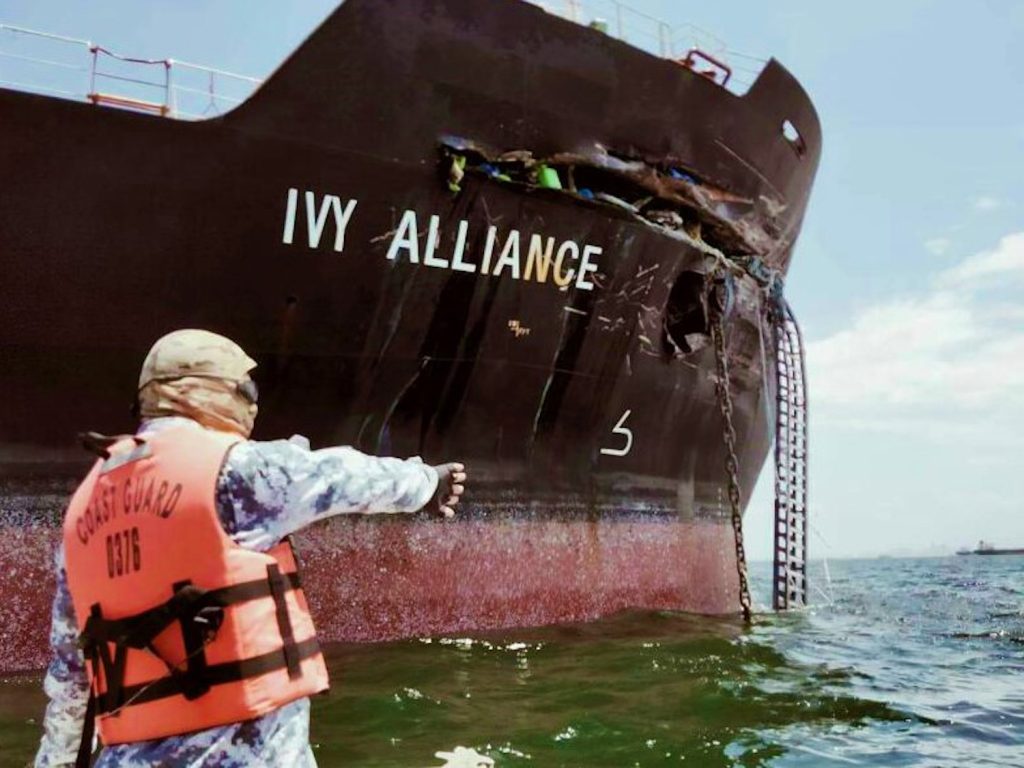 Τάνκερ της εταιρείας Maersk συγκρούστηκε με φορτηγό πλοίο του ομίλου Λάτση στις Φιλιππίνες (Video)