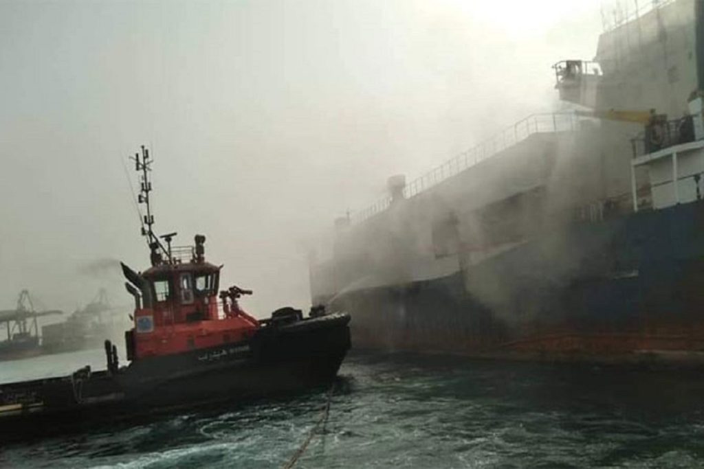 Εκτεταμένες ζημιές από πυρκαγιά που ξέσπασε σε πλοίο μεταφοράς οχημάτων