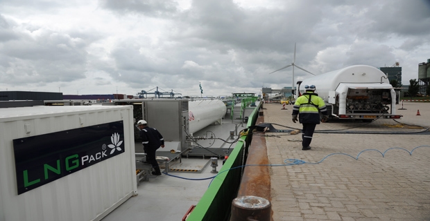 Rotterdam 27 juni 2013. LNG bunkering, Foto Ries van Wendel de Joode HBR