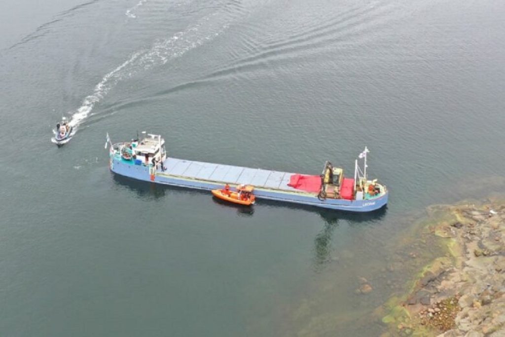 Φορτηγό πλοίο 100 χρόνων προσάραξε όταν ο πλοίαρχος του αποκοιμήθηκε