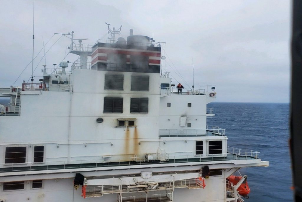 ΒΙΝΤΕΟ: Ακυβέρνητο έμεινε πλοίο container λόγω πυρκαγιάς στο μηχανοστάσιο