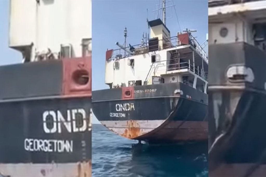 Πλοίο φάντασμα πλέει εγκαταλελειμμένο στα ανοιχτά του Ντακάρ (ΒΙΝΤΕΟ)