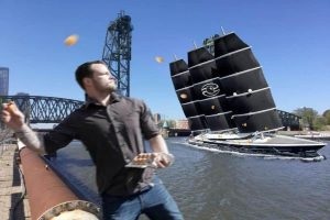 Pablo-Strormann-throwing-eggs-on-yacht