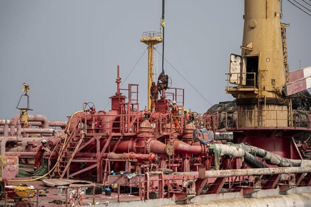 Εικόνες από το πλοίο-οικολογική βόμβα που βρίσκεται στα ανοιχτά της Υεμένης