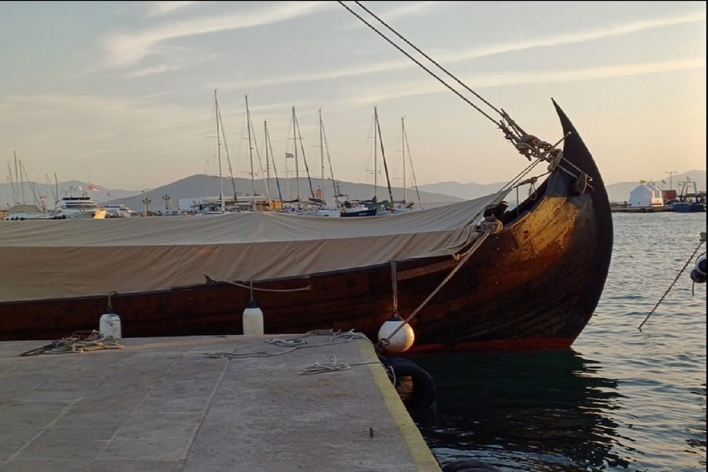 Το "Saga Farmann" στην παλαιά προβλήτα του λιμανιού της Αίγινας.