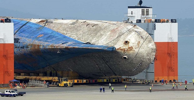 Υπολείμματα αγνοούμενων βρέθηκαν στο μέρος βύθισης του Sewol Υπολείμματα αγνοούμενων βρέθηκαν στο μέρος βύθισης του Sewol