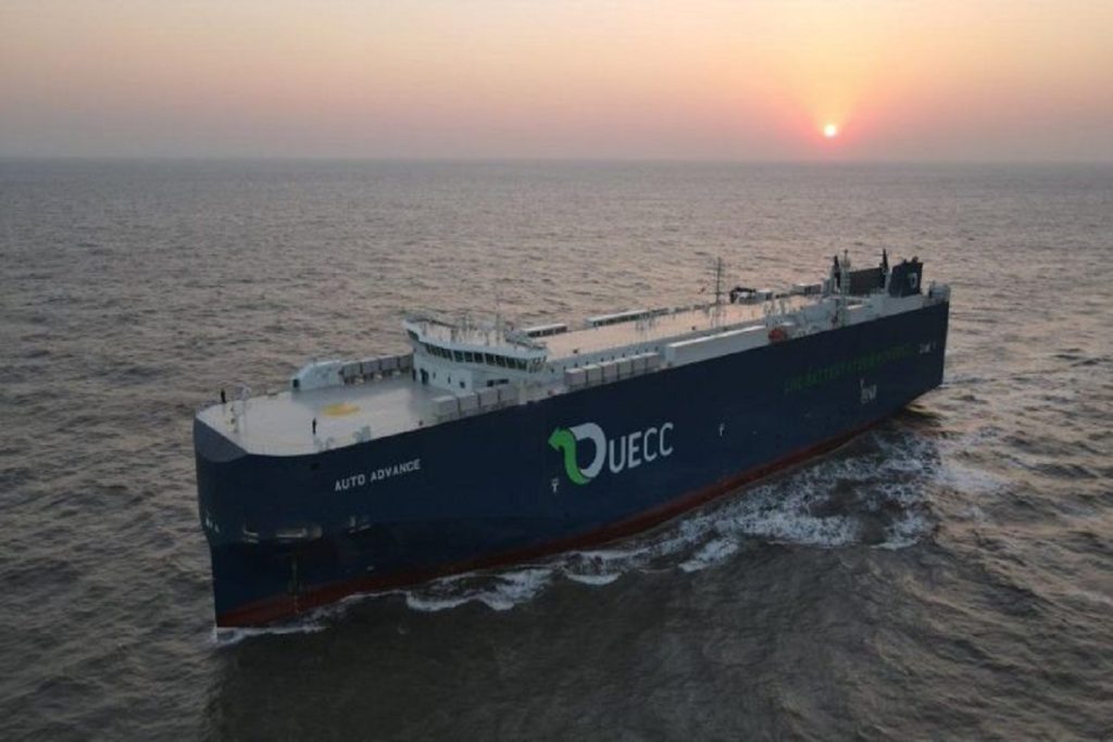 Το πρώτο υβριδικό όχημα μεταφοράς οχημάτων διπλού καυσίμου τέθηκε σε λειτουργία