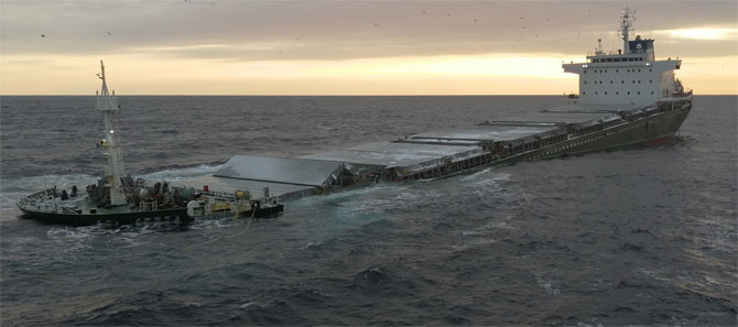 Το φορτηγό πλοίο που εγκαταλείφτηκε στο στενό του Tatar βυθίστηκε! (ΒΙΝΤΕΟ και ΦΩΤΟΓΡΑΦΙΕΣ)