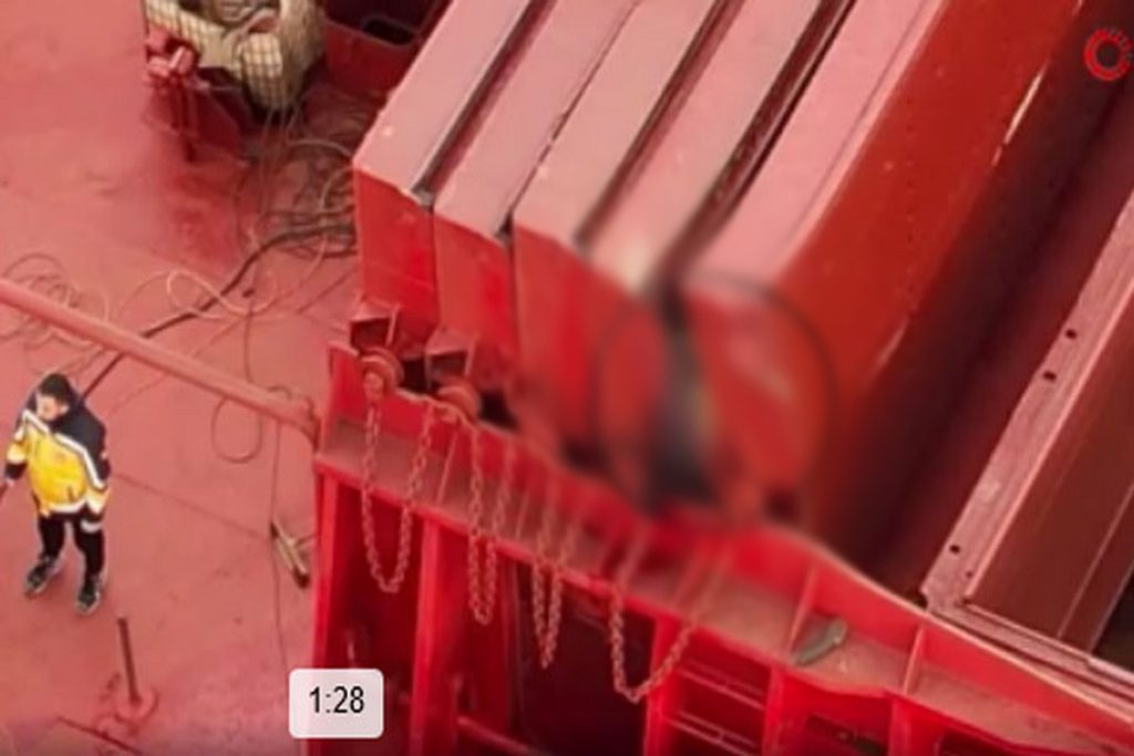 Συγκλονιστικό περιστατικό: Ναυτικός έχασε την ζωή του όταν συνεθλίβη ανάμεσα στα καπάκια των αμπαριού!