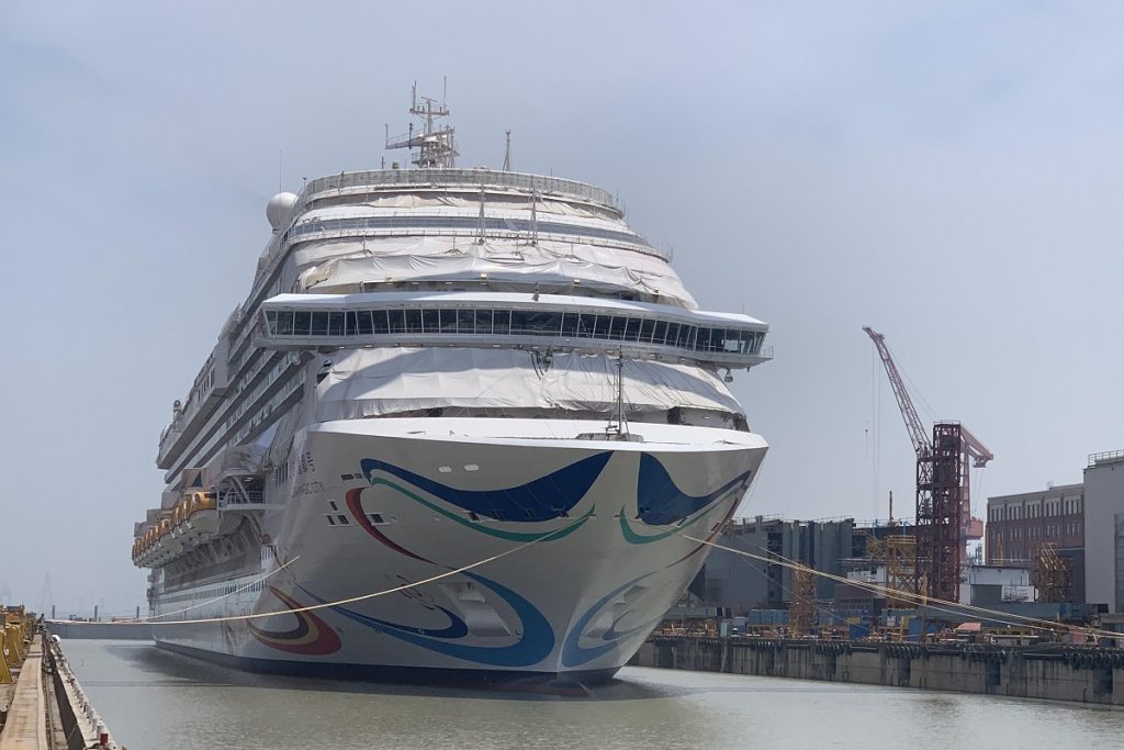 Αντίστροφη μέτρηση για να αποπλεύσει το πρώτο μεγάλο κρουαζιερόπλοιο κινεζικής κατασκευής (video)