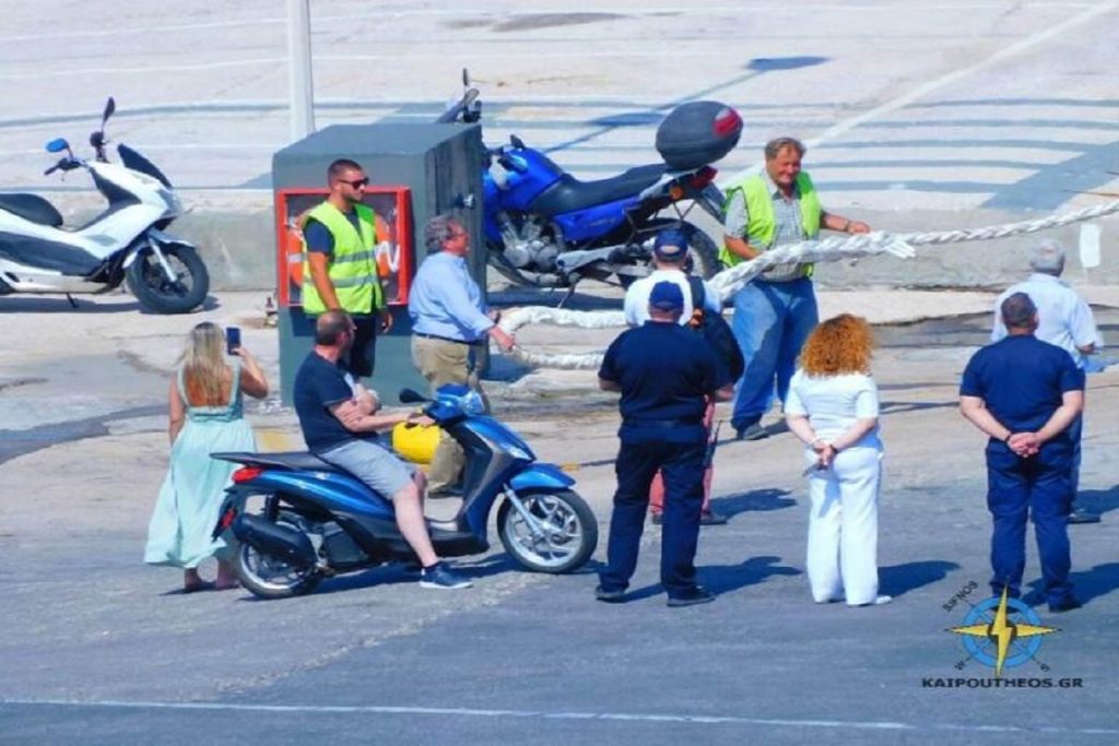 Ο εφοπλιστής Δημήτρης Στεφάνου έλυσε τον πρώτο κάβο του “Andros Queen” (photos)