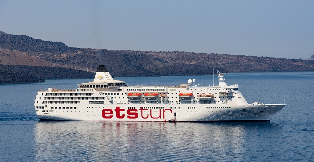 aegean_paradise_cruise_ship_katapleei_sto_lhxouri_