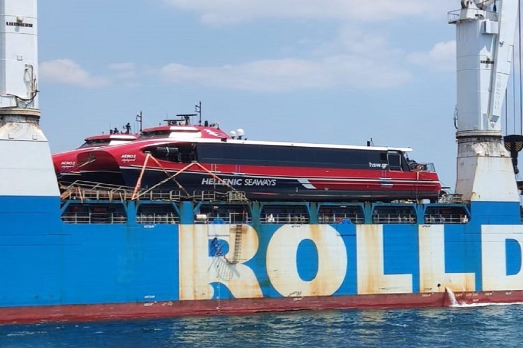 Έφθασαν στον Πειραιά τα νέα catamaran της Attica