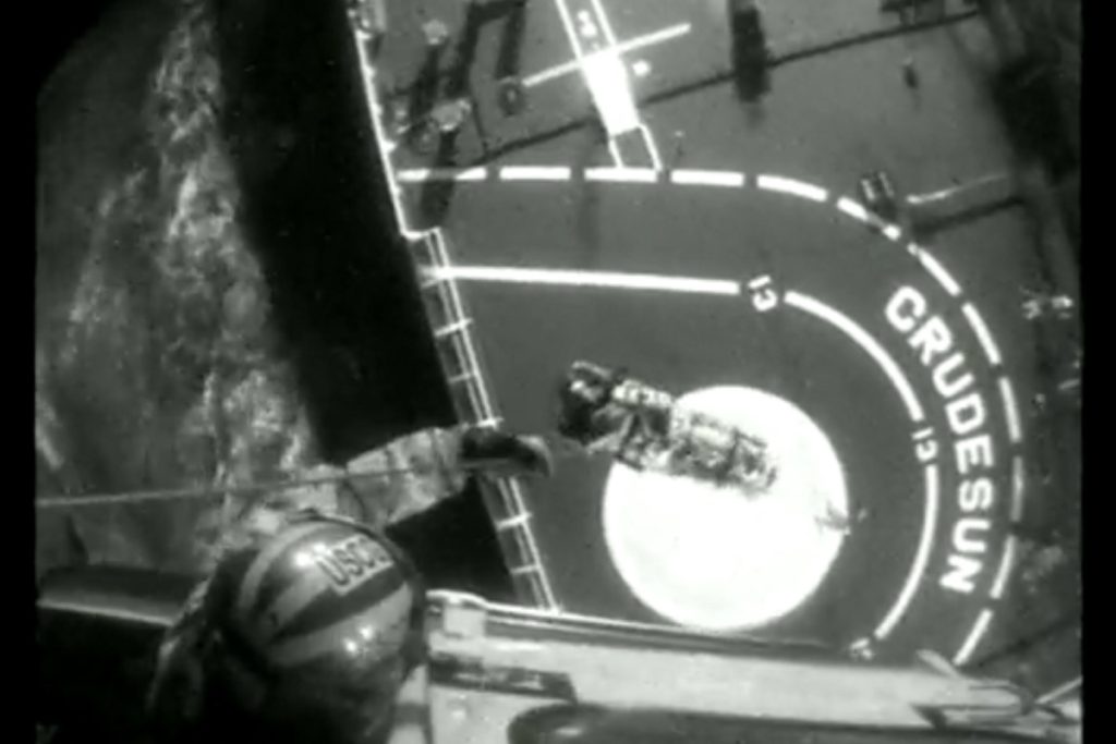 Έκτακτη αεροδιακομιδή ναυτικού από δεξαμενόπλοιο στα ανοικτά του Τέξας (Βίντεο)