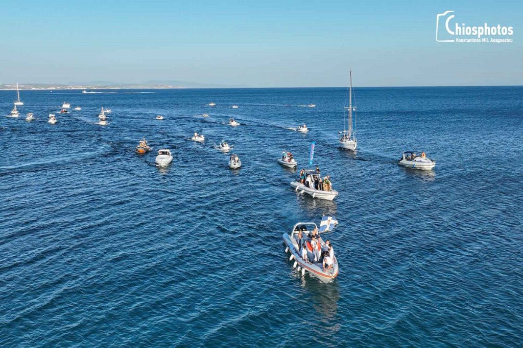Η εντυπωσιακή δια θαλάσσης μεταφορά της Εικόνας του Αγίου Αιμιλιανού στη Χίο (video & photo)