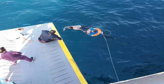 Διάσωση γυναίκας από την θάλασσα ανοιχτά του Πειραιά