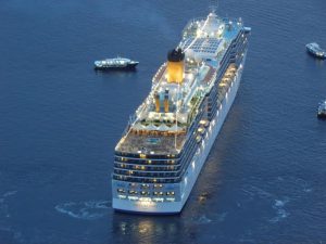 aida_sella_santorini-cruise_ship_