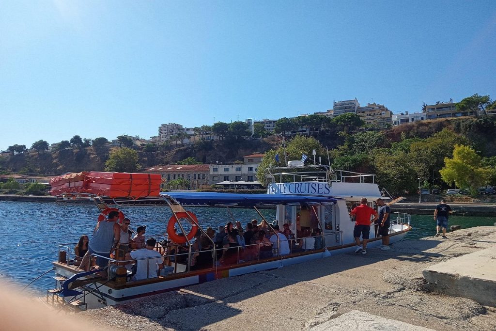 Ξεκίνησαν οι κρουαζιέρες από Αίγιο σε Τριζόνια – Σε τροχιά πολύπλευρης ανάπτυξης η λιμενική ζώνη Αιγίου