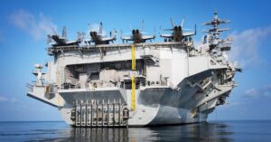 Πως είναι η ζωή στο μεγαλύτερο αεροπλανοφόρο του κόσμου; (video) aircraft_cerrier_largest_