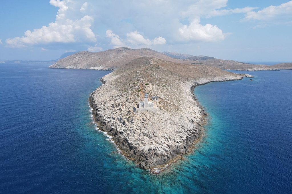 Ακρωτήριο Ταίναρο: Το νοτιότερο άκρο της ηπειρωτικής Ελλάδας με τον εμβληματικό φάρο (video)