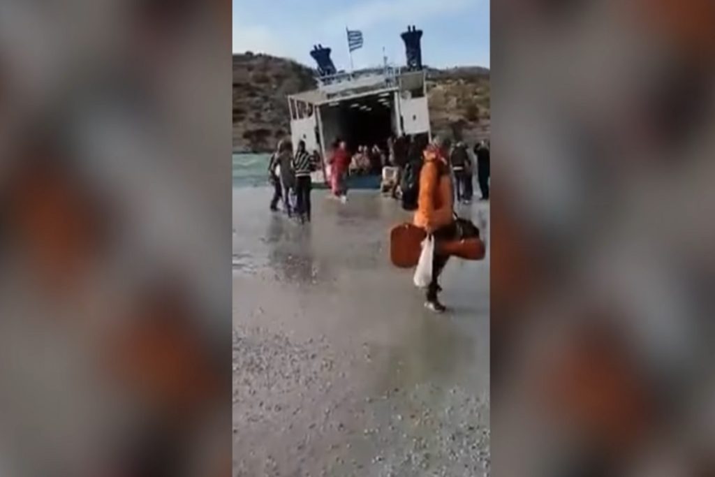 ΒΙΝΤΕΟ: Όταν το «Σκοπελίτης» έδινε μάχη για να αποβιβαστούν οι επιβάτες με 9 μποφόρ!