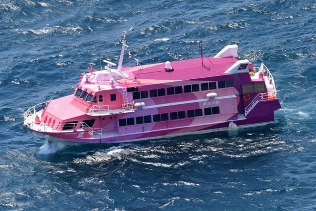 Διάσωση επιβατών από ακυβέρνητο ferry μετά από 20 ώρες! (video)