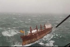 akyvernhto_ploio_sth_voreia_thalassa