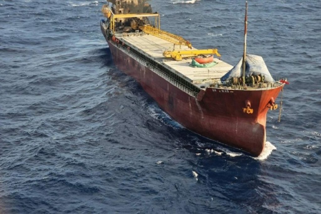 Διάσωση 10 ναυαγών από το «Maran Gas Psara» του Ομίλου Αγγελικούση (photos)
