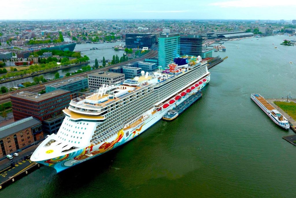 Το Αμστερνταμ «μπλοκάρει» τα κρουαζιερόπλοια