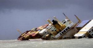 anatropi_container_meta_sugkrousi_me_xhmiko_tanker_nautilia_