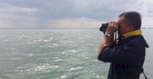 OPS MENCARI DAN MENYELAMAT ENAM ANAK KAPAL YANG HILANG